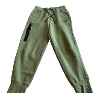 Nike Olive Green Cargo Joggers – Size M – Utility Style